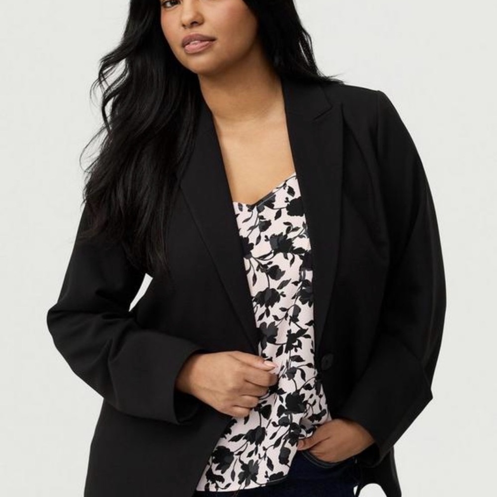 Torrid Studio Classic Tailored Twill Blazet